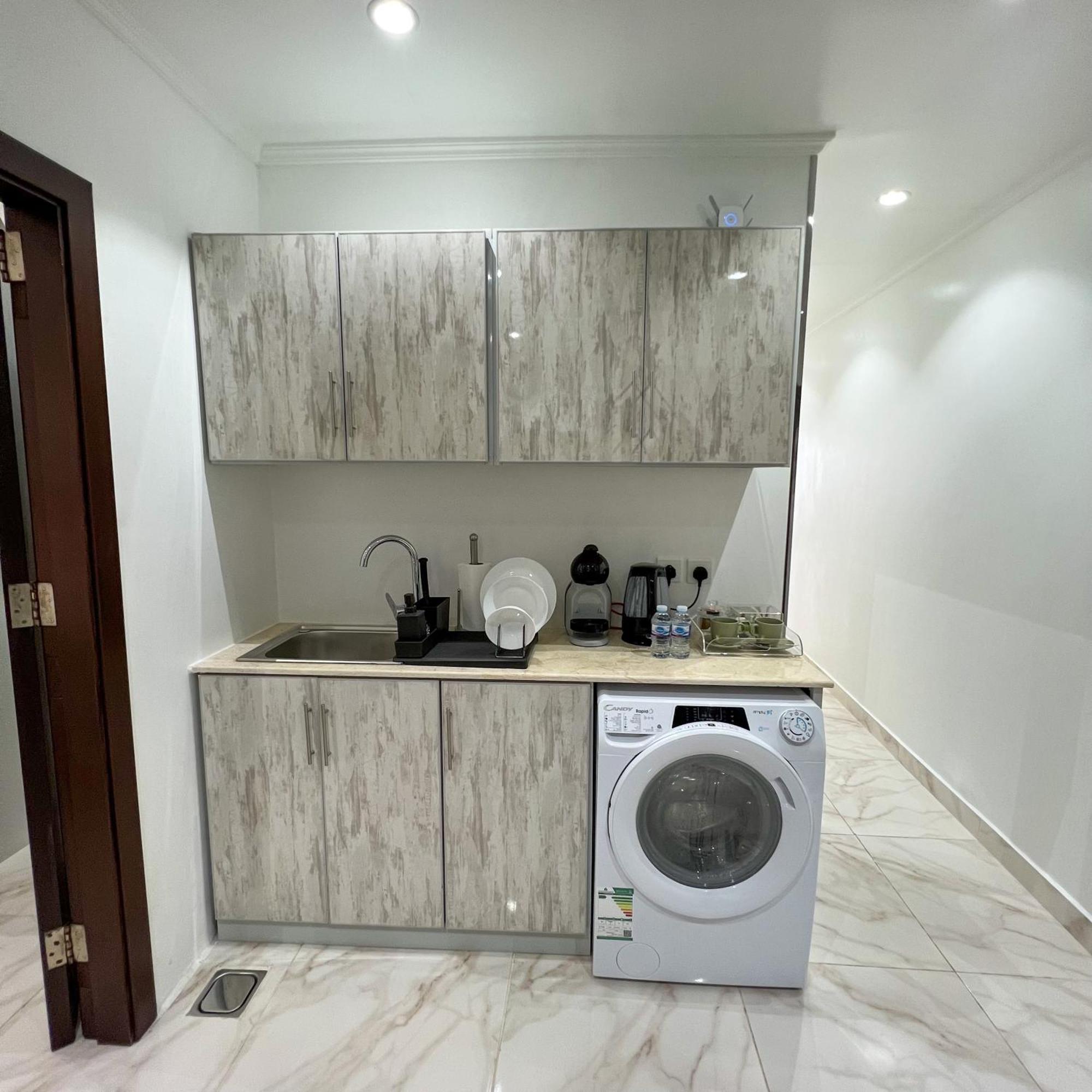 Almasarat Tower Sea View Apartment Джеда Екстериор снимка
