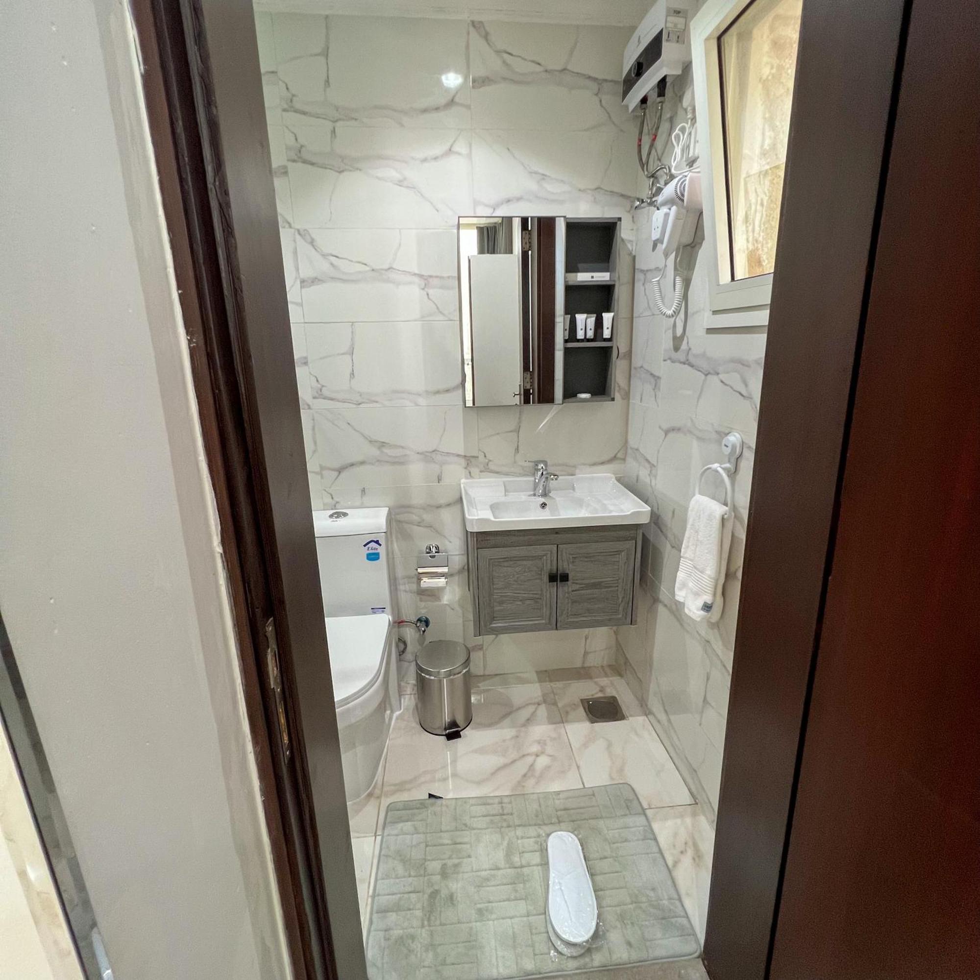 Almasarat Tower Sea View Apartment Джеда Екстериор снимка