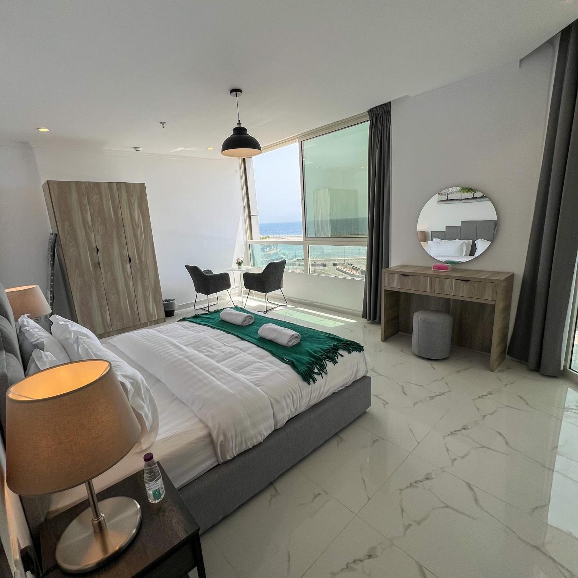 Almasarat Tower Sea View Apartment Джеда Екстериор снимка